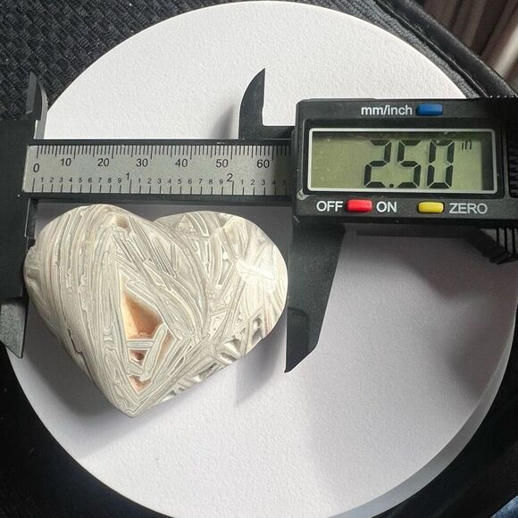Mexican White Lace Agate Druzy Heart Carving‎ (5) - Picture 8 of 10